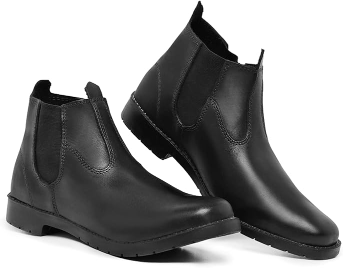 Botas pretas resistentes